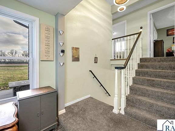 5th image of 405 Sparks Dr