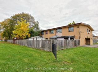 31 Sedgeley Dr #8, Toronto, ON M9R1Z5