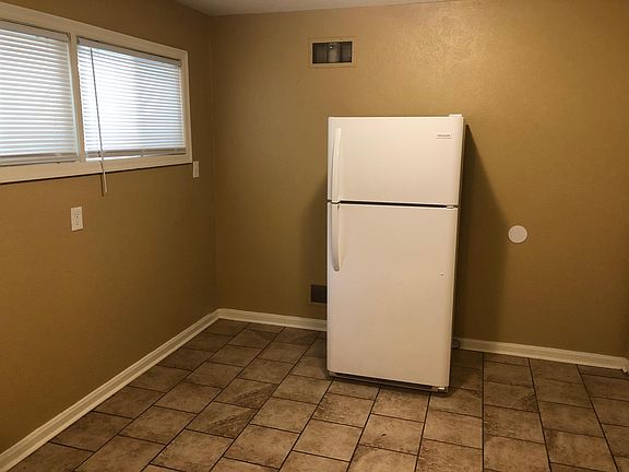 3rd image of 16 Honeysuckle Dr