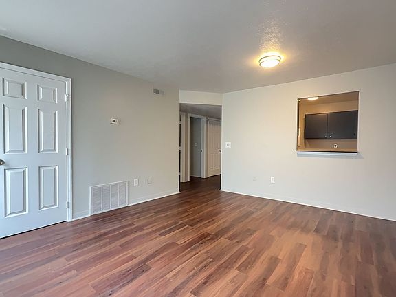 4th image of 2702 Greenwood Ave APT 3