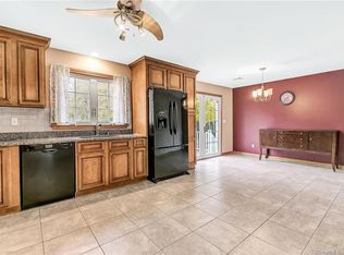 15 Hawthorne Dr, Monroe, CT 06468