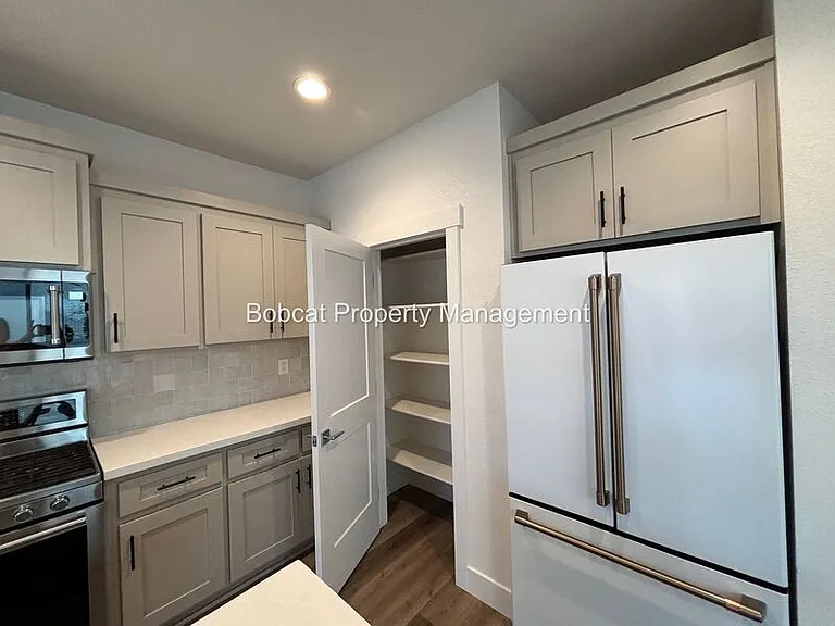 1287 Grove St — Photo 9