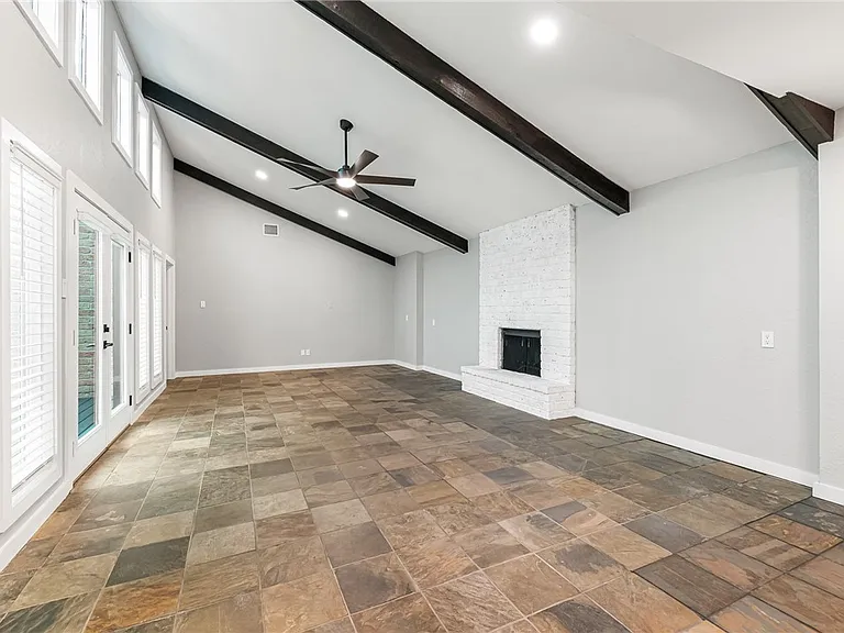 5038 Crestwick — Photo 4