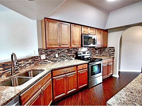 4th image of 422 Joy Haven Dr
