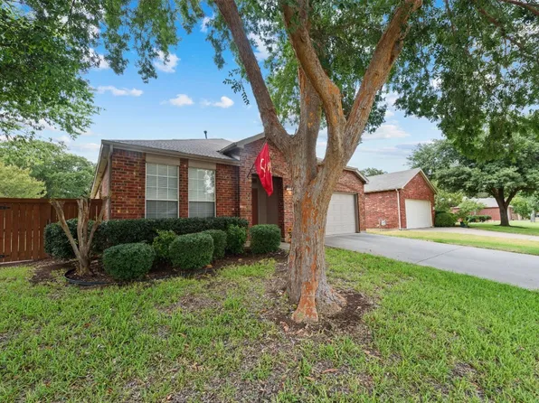 315 Londonderry Ln, Mansfield, TX 76063