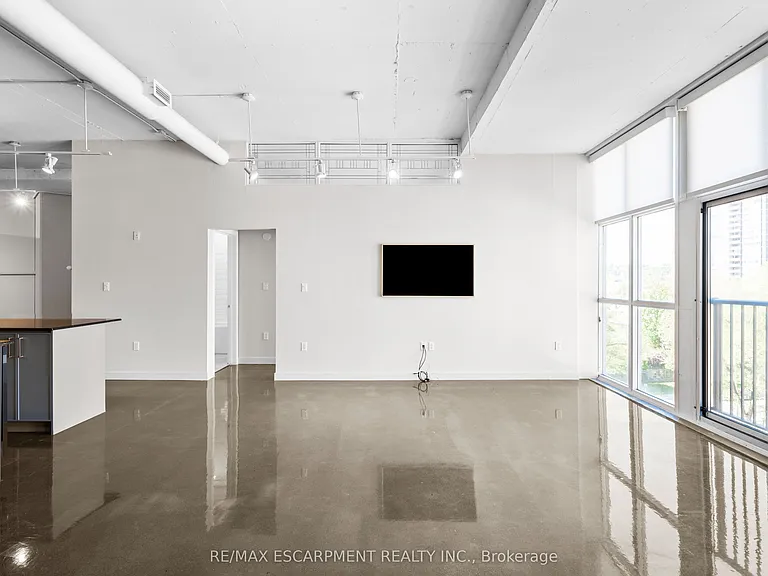 66 Bay St S #614 — Photo 19