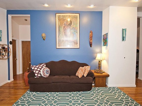 4th image of 284 E Lincoln Ave