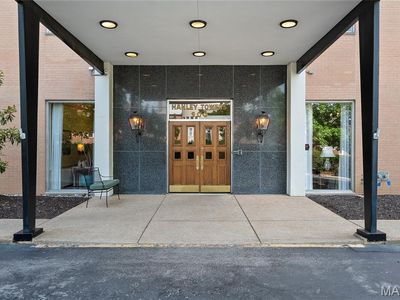900 S Hanley Rd APT 6E, Saint Louis, MO, 63105