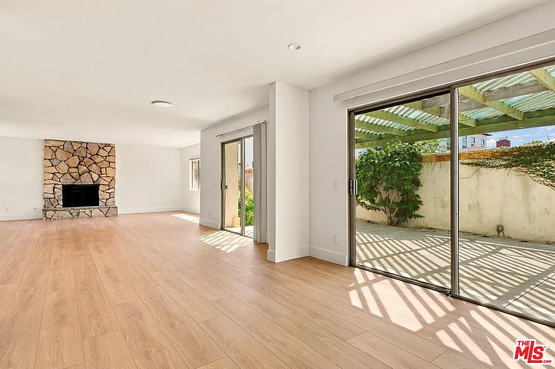 3 bed, 2.0 bath, 2037 sqft, $6,500 — Photo 3