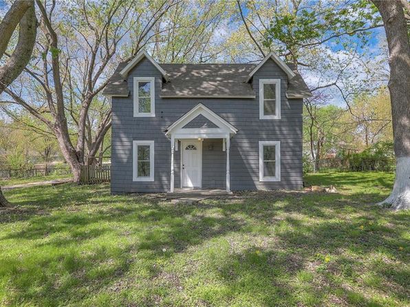 216 W 4th St, Peculiar, MO 64078