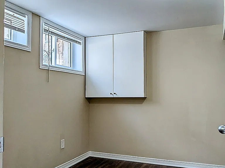 882 Smyth Rd #B — Photo 4