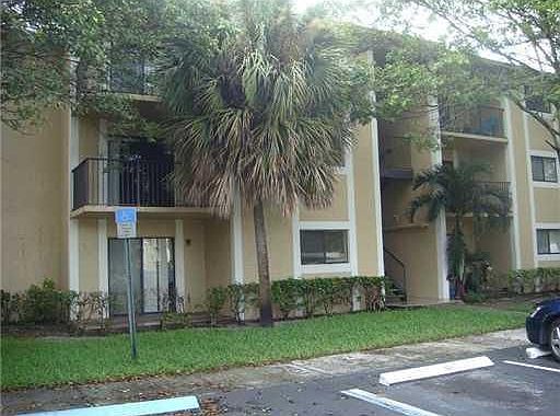 1st image of 300 Palm Cir W APT 101