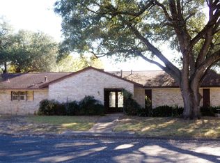 605 S Summit St, Weimar, TX 78962