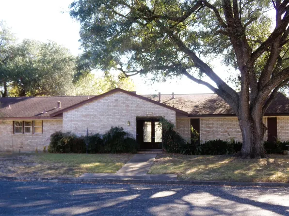 605 S Summit St, Weimar, TX 78962