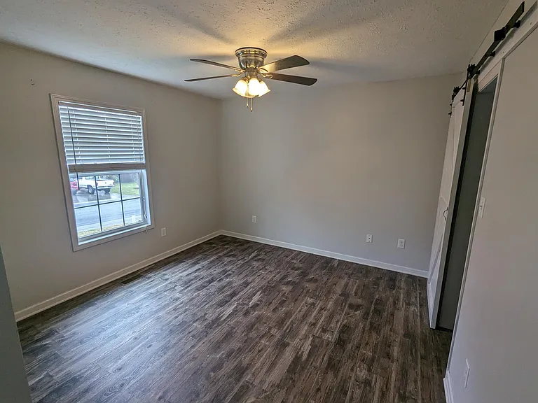 61 Newberry Dr — Photo 4