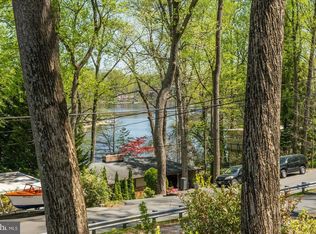 6439 Lakeview Dr, Falls Church, VA