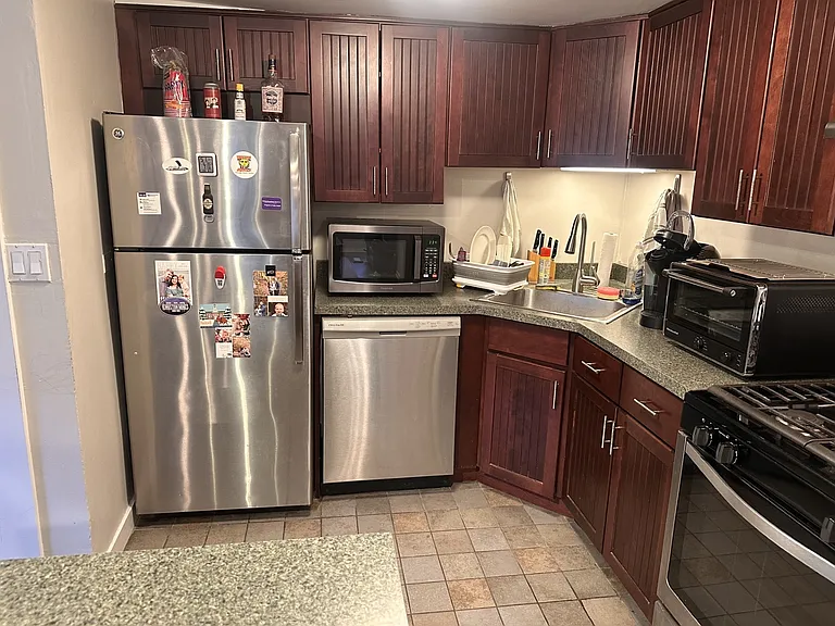 1613 W Pierce Ave #G — Photo 5