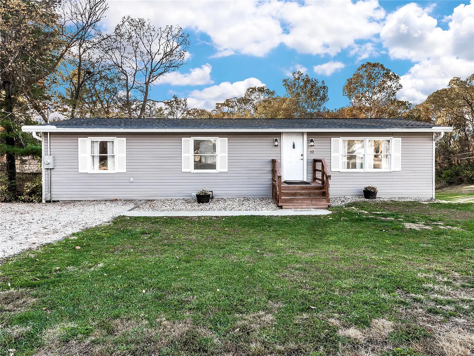 10 Southern Dr photo 1