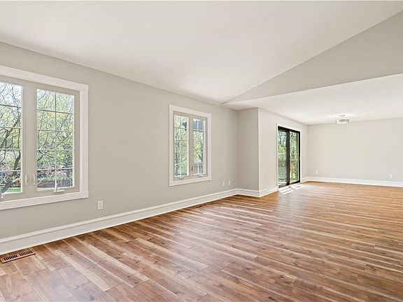 3rd image of 10921 W 96th Pl