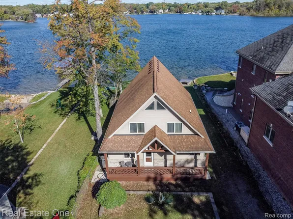 782 Appalachi St, Commerce Township, MI 48390