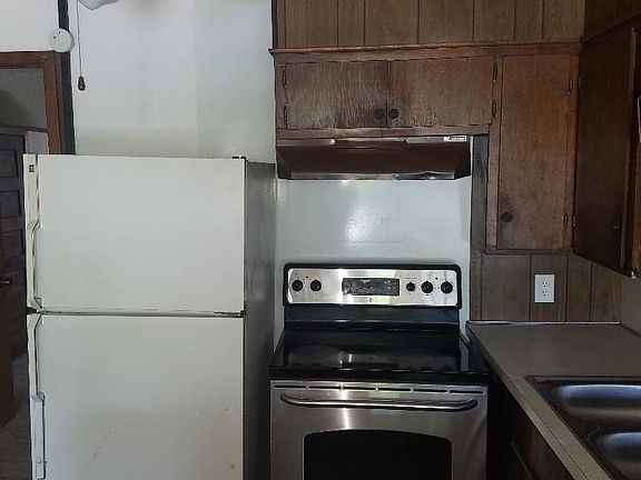 3rd image of 107 W South St