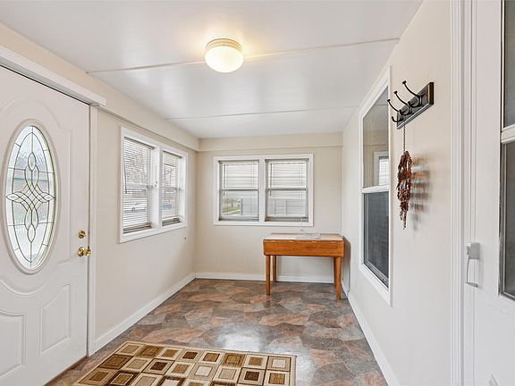 4th image of 510 N 3rd Ave E
