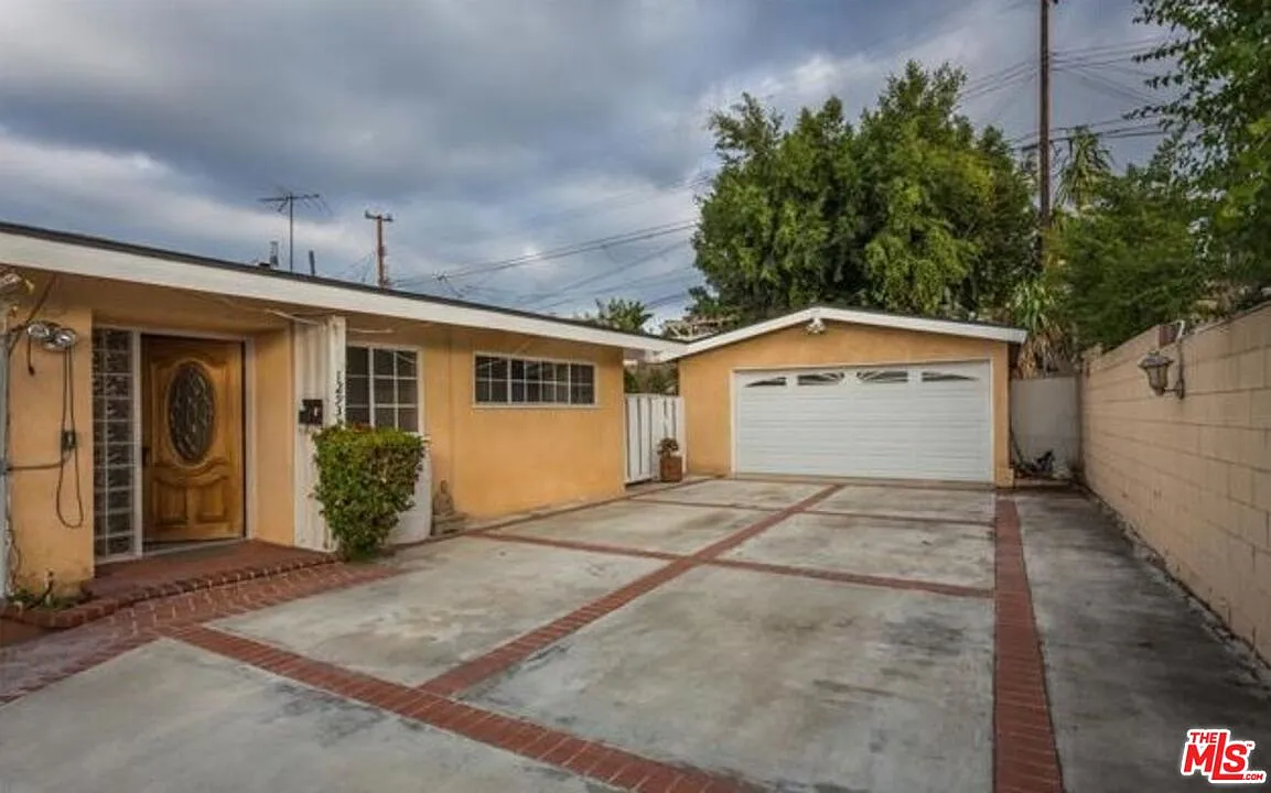3 bed, 2.0 bath, 1500 sqft, $3,800 — Photo 4