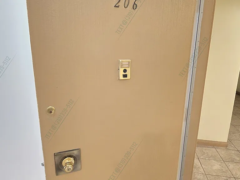 810 S Kingsley Dr #206 — Photo 2