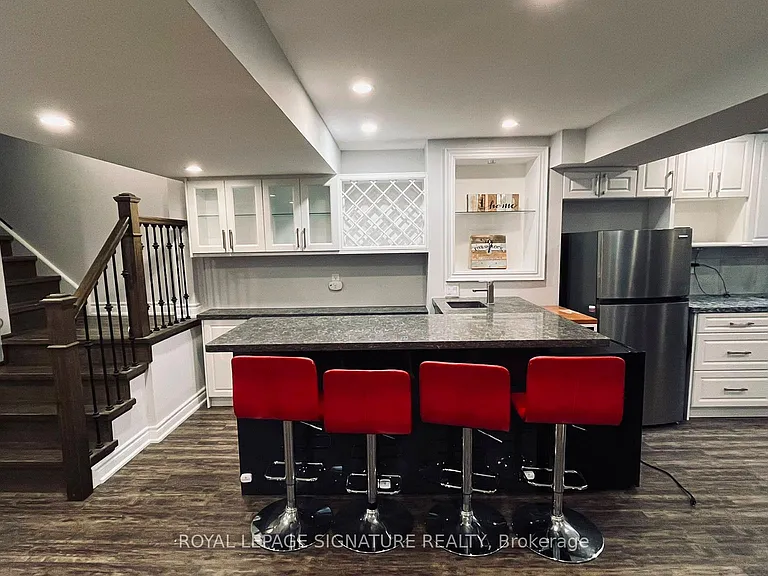 96 Memon Pl #BASEMENT — Photo 2