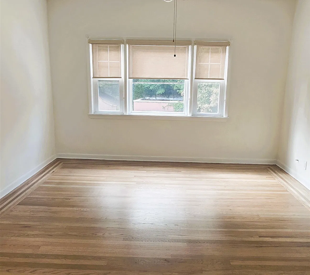 2 bed, 1.0 bath, 1100 sqft, $3,100 — Photo 3