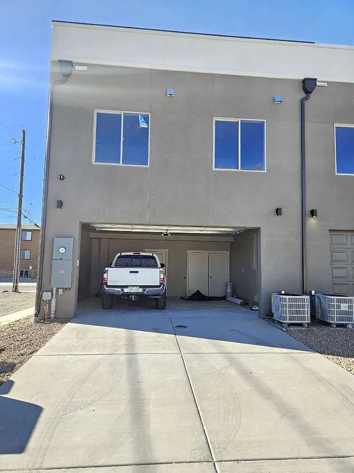 4 bed, 1725 sqft, $850 — Photo 2