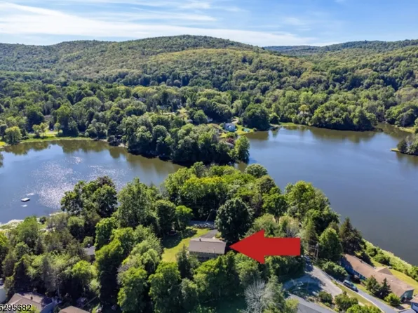 10 Geranium Ct, Vernon Twp., NJ 07418