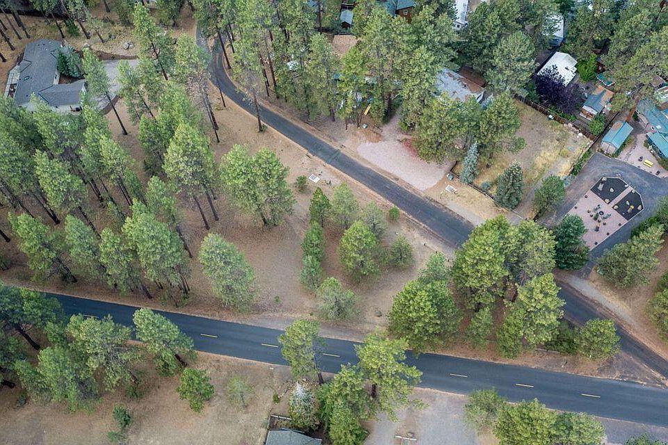 y*iFTWO（FNTC ）BLACK DECK 157 W 157 W Black Crater Ave, Sisters, OR 97759 | MLS #220199384