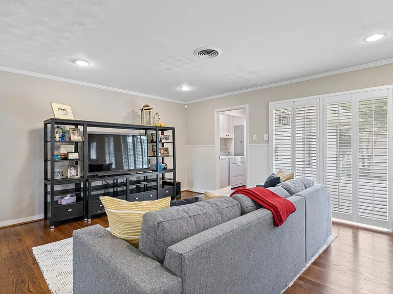 9203 Livenshire Dr — Photo 9