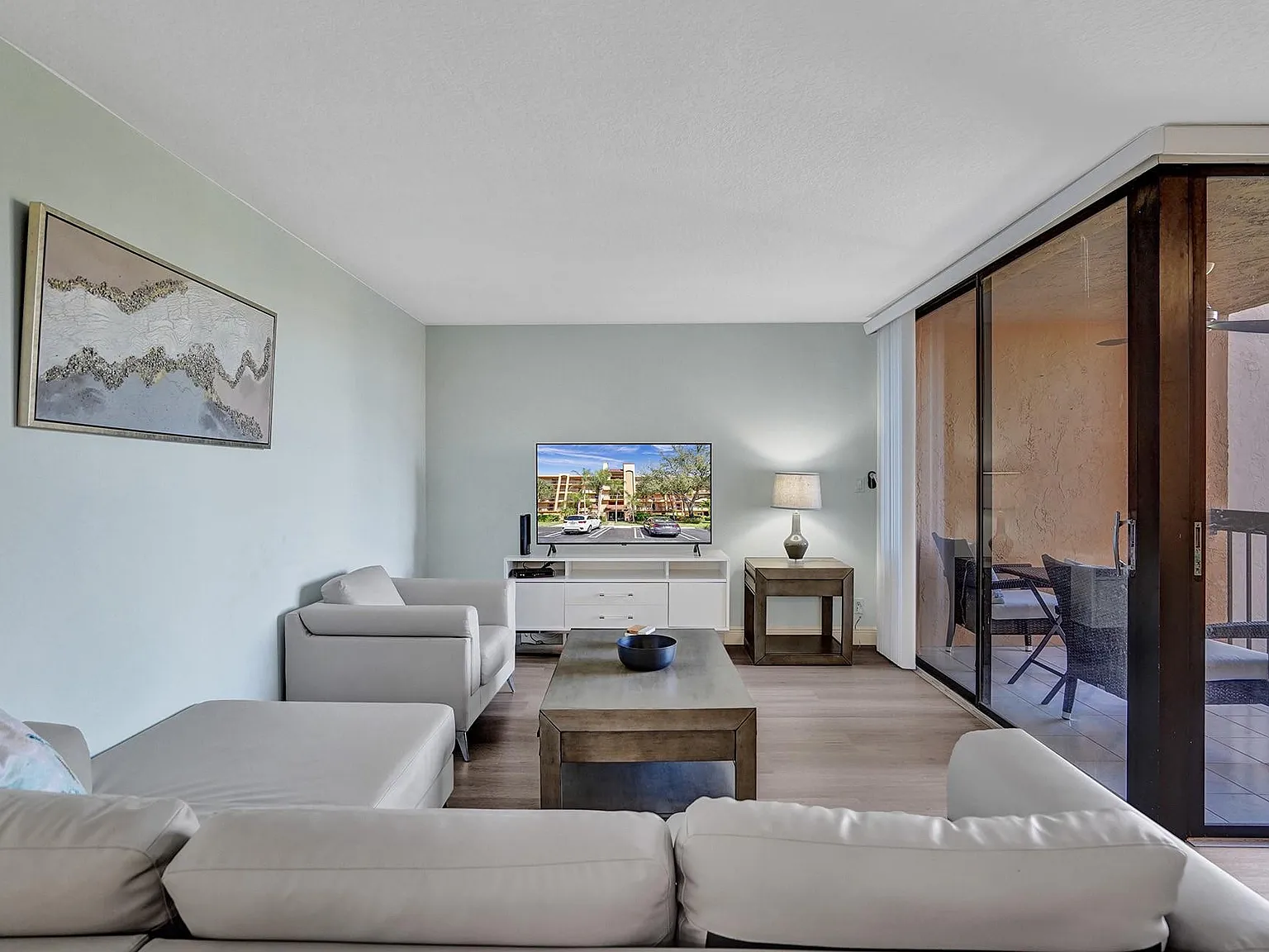 2 bed, 2.0 bath, 1175 sqft, $2,700 — Photo 3