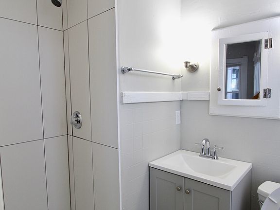 3rd image of 321 Union St #8