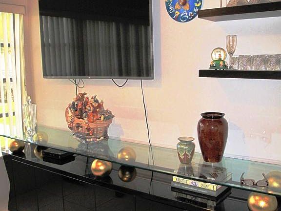 Enclosed level floor Florida room under