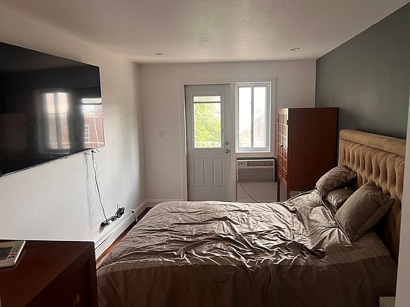 5th image of 141-46 Pershing Cres #2