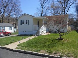 207 Windsor Ave, Hopatcong, NJ 07843