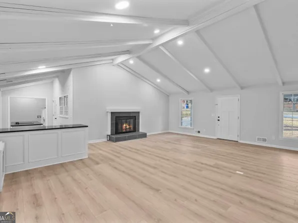 1180 Lakeshore Cir, Gainesville, GA 30501