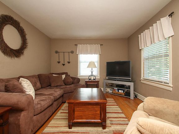 2nd image of 2748 Lansing Dr SW