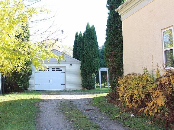 2nd image of 309 Brown St