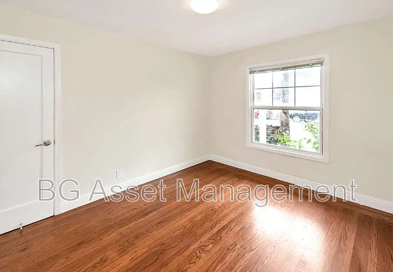 2301 8th St — Photo 2