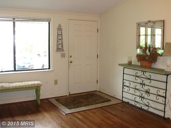 4th image of 1095 Broadview Dr