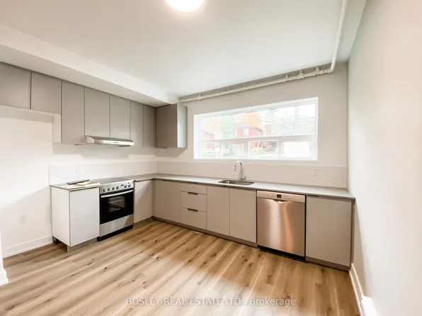 14 Wadsworth Blvd #9, Toronto, ON M9N 2G2