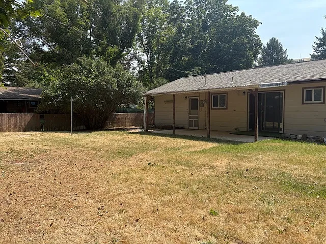 126 Saranac Dr — Photo 37