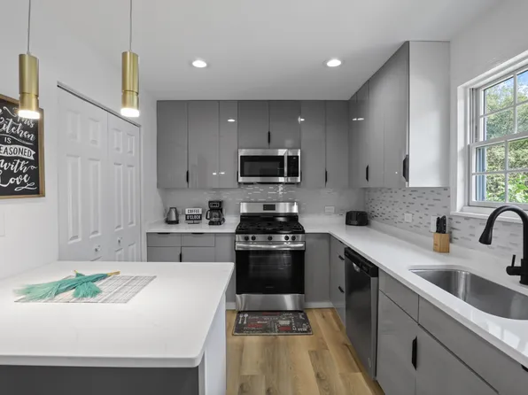(undisclosed Address), Morton Grove, IL 60053