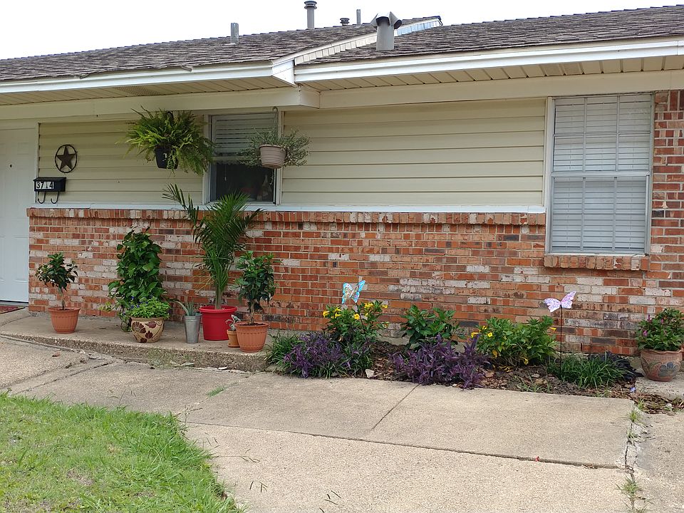 2nd image of 3714 Moon Dr