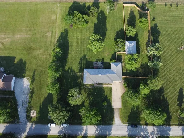 14 Primrose Ln, Trenton, IL 62293