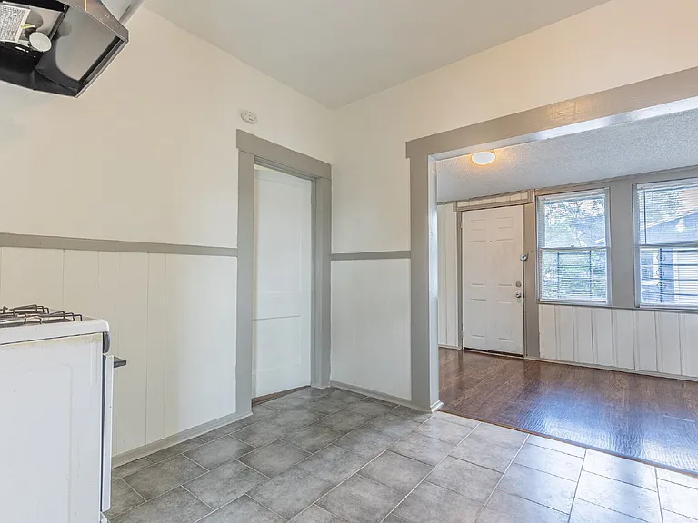 706 Canton — Photo 11